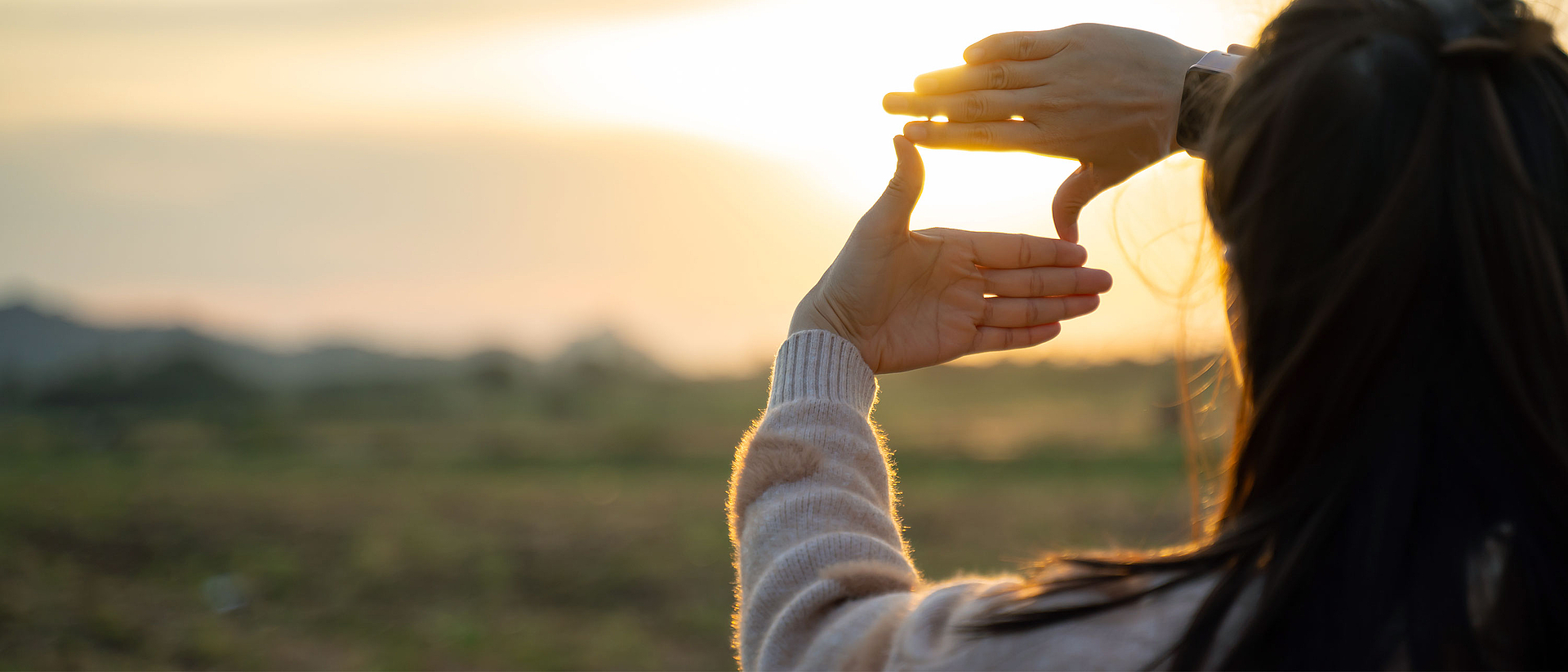 woman making frame round with her hands