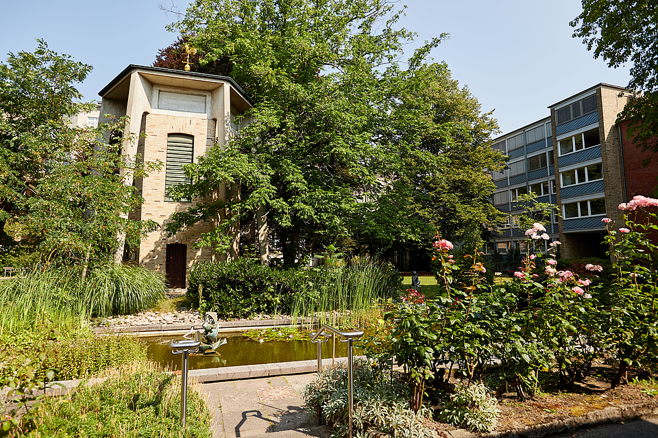Foto zeigt ein Turmglockenspiel von außen